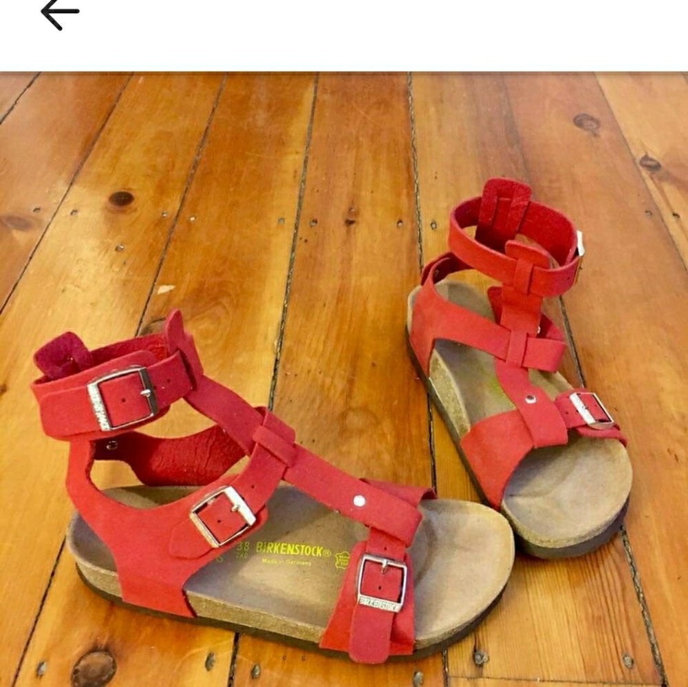 Iso!!! Yara birkenstock !!! Helpppp